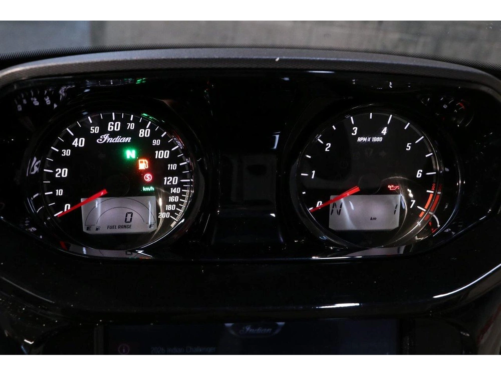 Indian Motorcycle Indian Challenger Dark Horse +112 & Powerband Audio 2026 alt