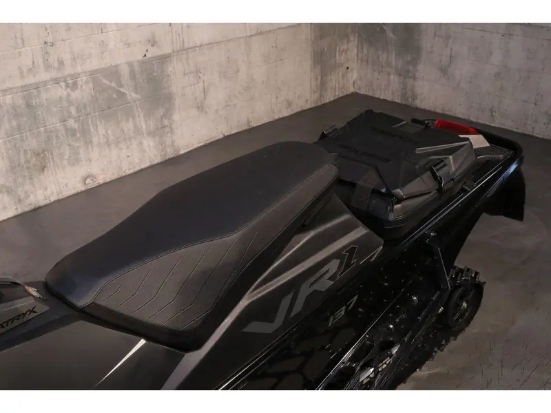 Polaris PATRIOT BOOST INDY VR1 DYNAMIX 137 DEMO 2025