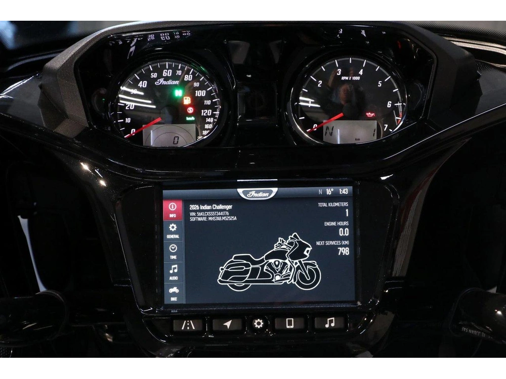 Indian Motorcycle Indian Challenger Dark Horse +112 & Powerband Audio 2026 alt