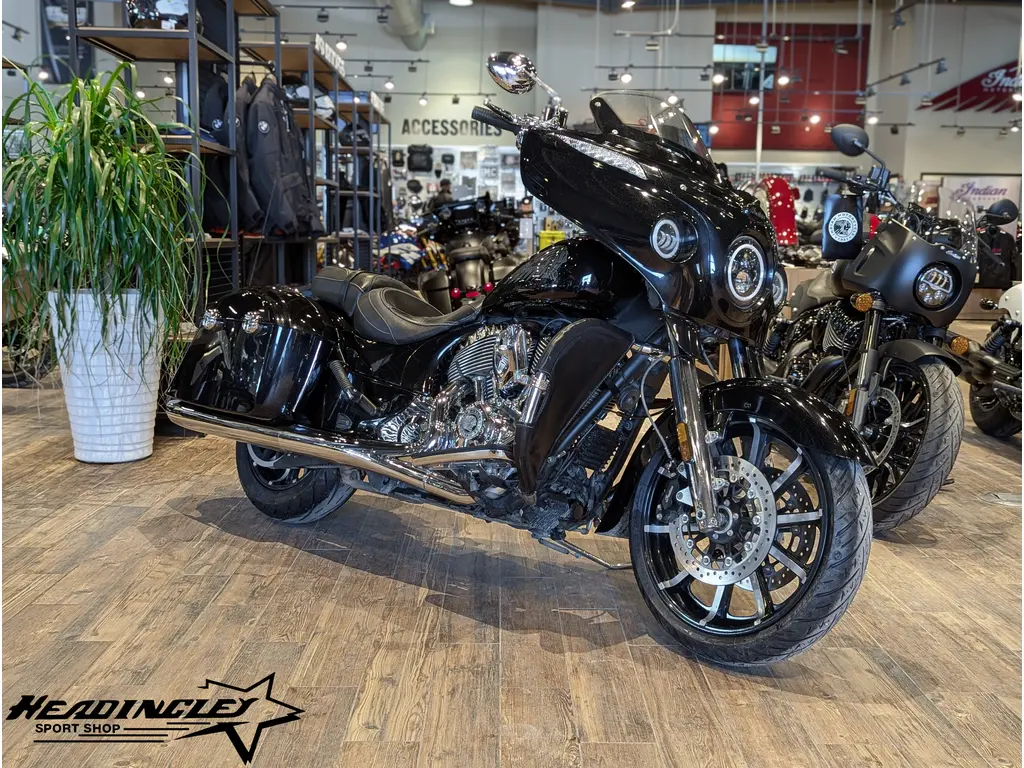 2018 Indian Motorcycle Chieftain Limited // Thunder Black Pearl