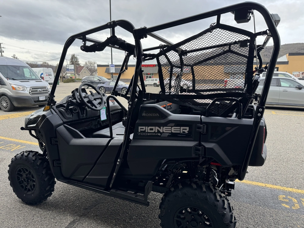 2026 Honda Pioneer 700-4p Deluxe alt