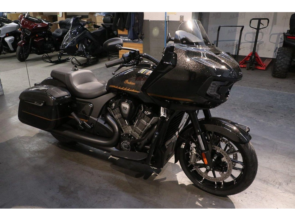 Indian Motorcycle Indian Challenger Dark Horse +112 & Powerband Audio 2026 alt
