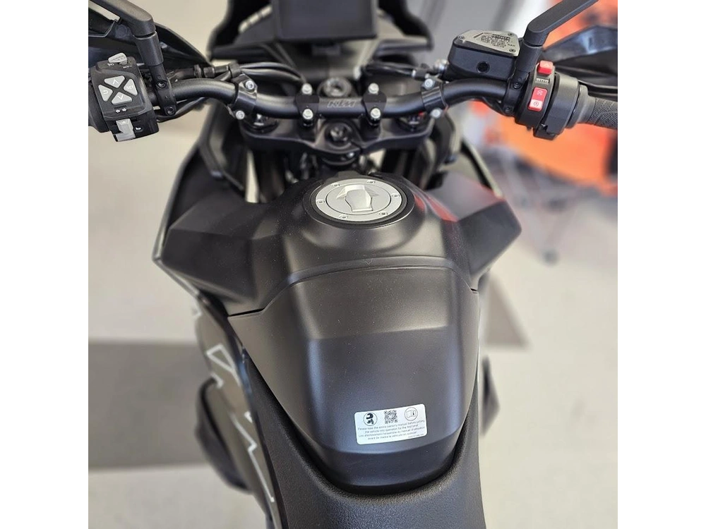 2024 Ktm 890 Smt alt