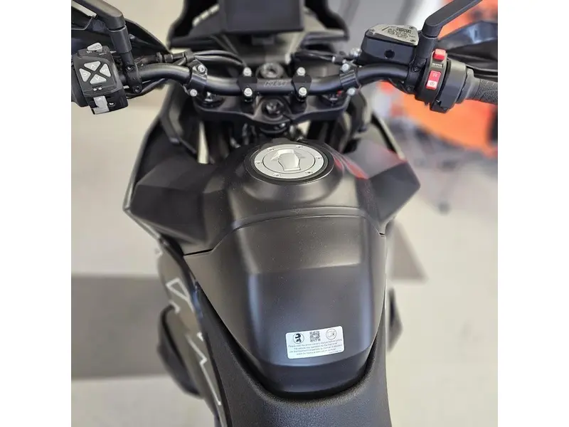 2024 KTM 890 SMT thumbnail 18