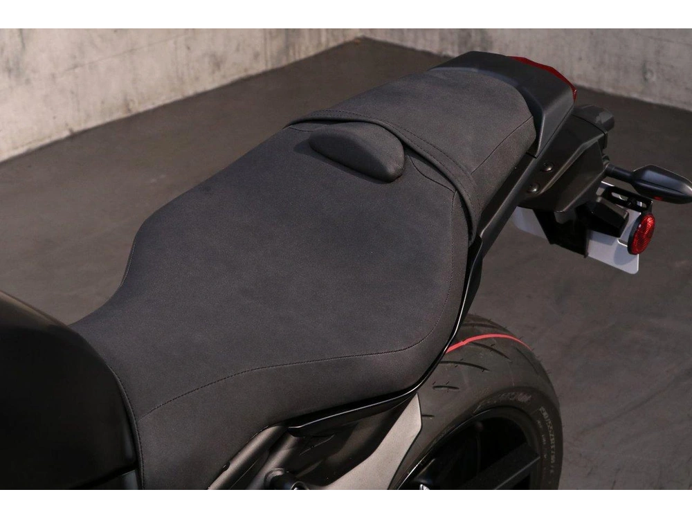 2025 Yamaha Mt-10 alt