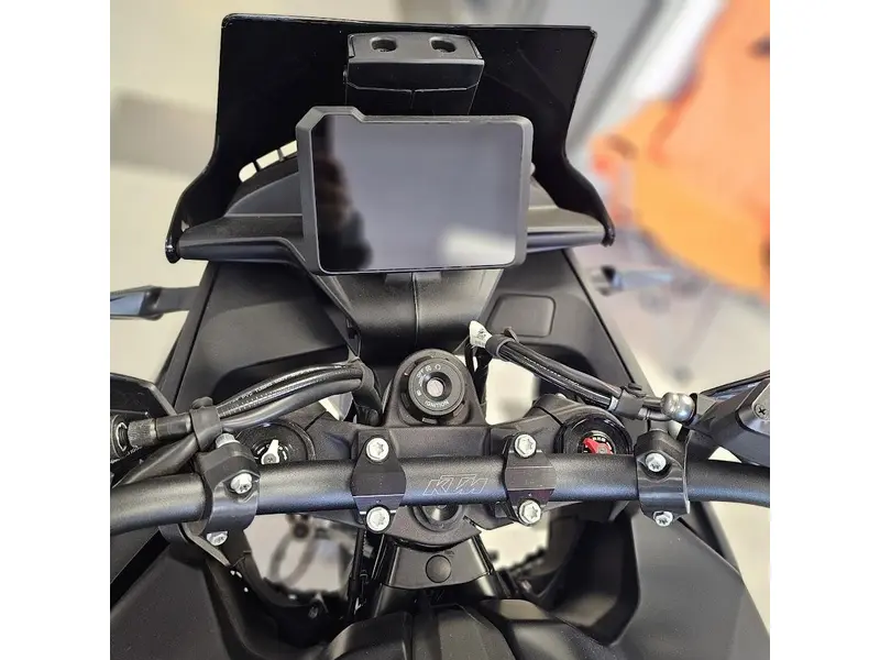 2024 KTM 890 SMT thumbnail 16