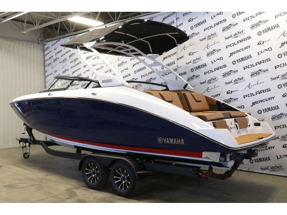 2025 Yamaha 252sd alt