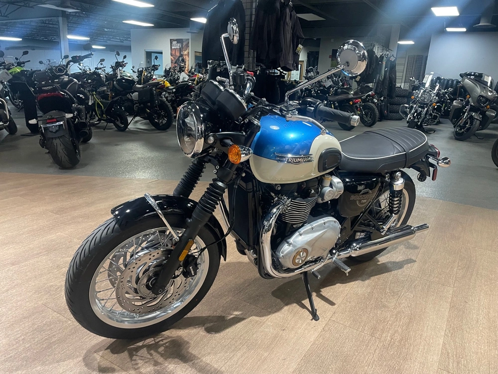 2026 Triumph Boneville T120 - Aegan Blue/new Eng White alt