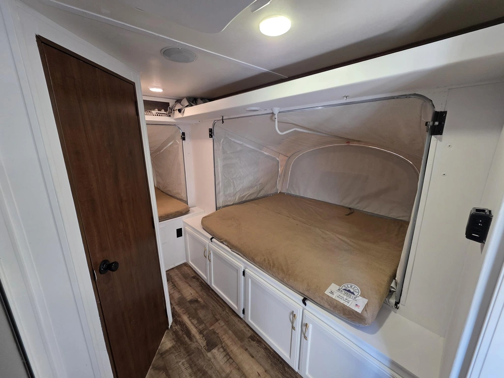 2016 Jayco Jay Feather 17xfd alt