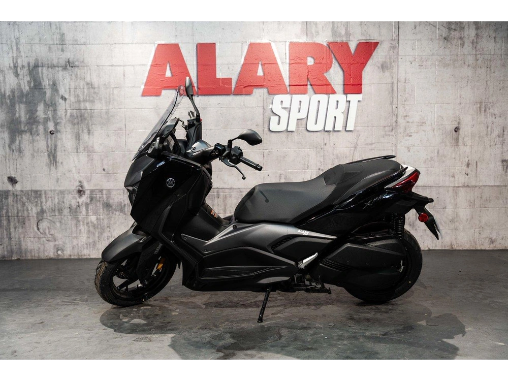 2026 Yamaha Xmax alt