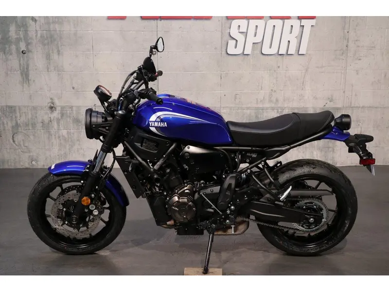 2024 Yamaha XSR700 thumbnail 3