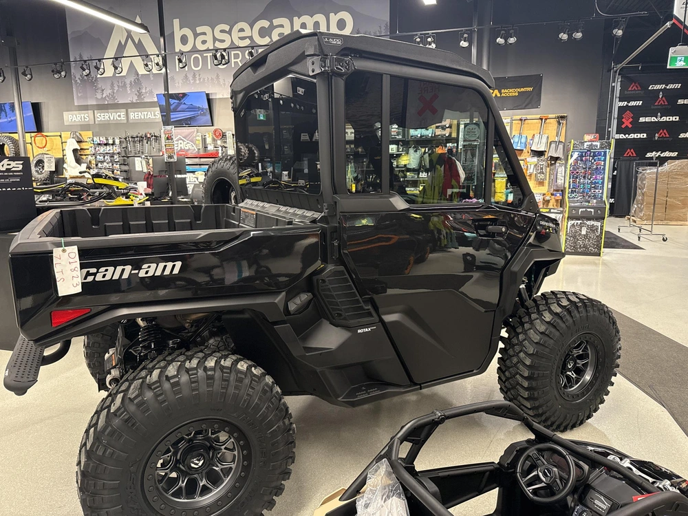 2026 Can-am Defender Midnight Package alt