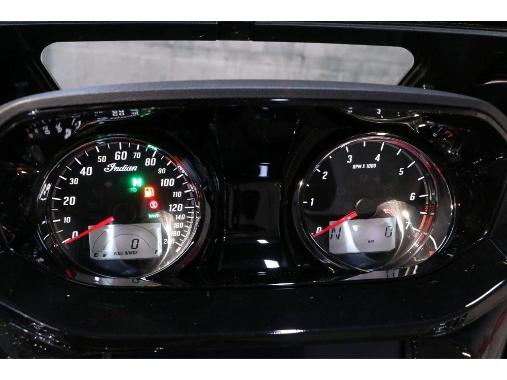 2026 Indian Motorcycle Indian Challenger Limited + 112 & Powerband Audio alt