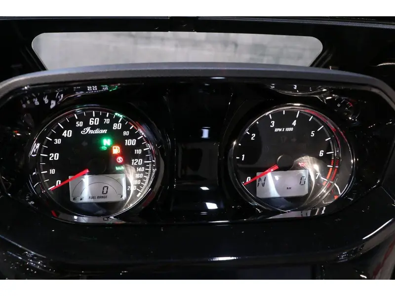 2026 Indian Motorcycle Challenger Limited + 112 & powerband audio thumbnail 7