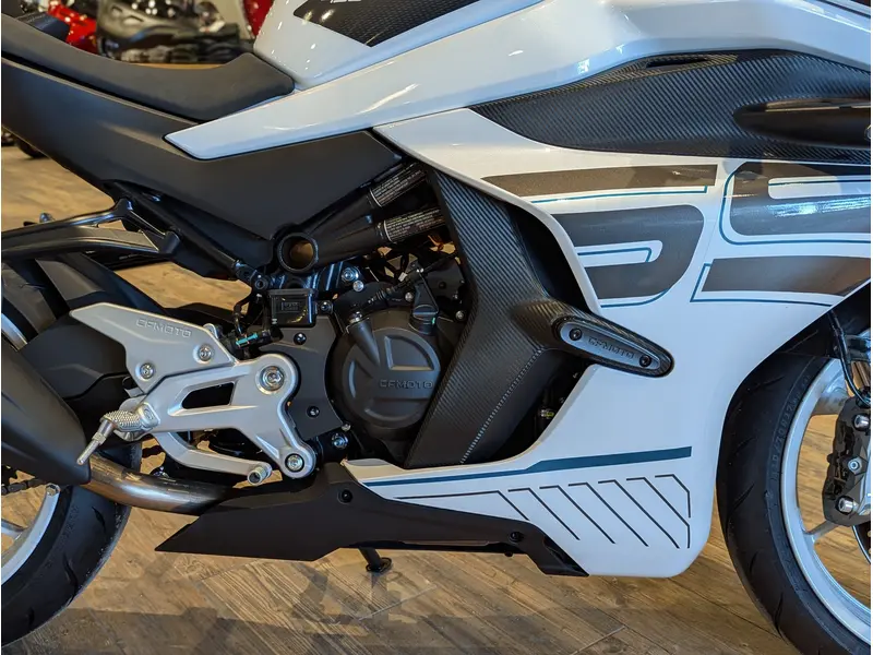 2026 CFMOTO 450SS // Nebula White thumbnail 6