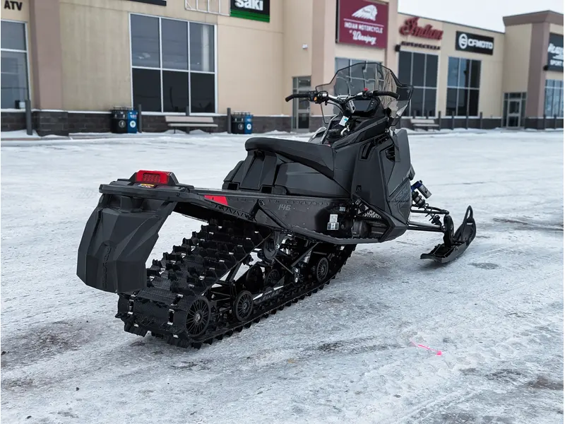 2025 Polaris 650 Switchback Assault 146 // Shadow Gray/Gloss Black