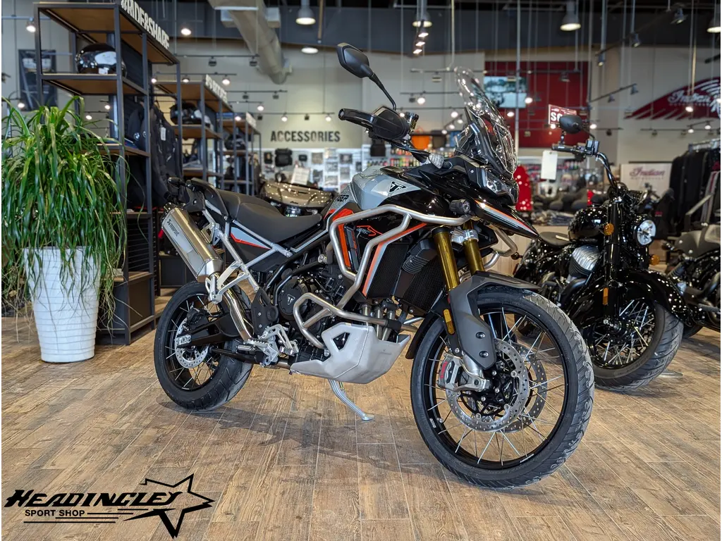 2026 Triumph Tiger 900 Desert Edition // Urban Grey/Sapphire Black 