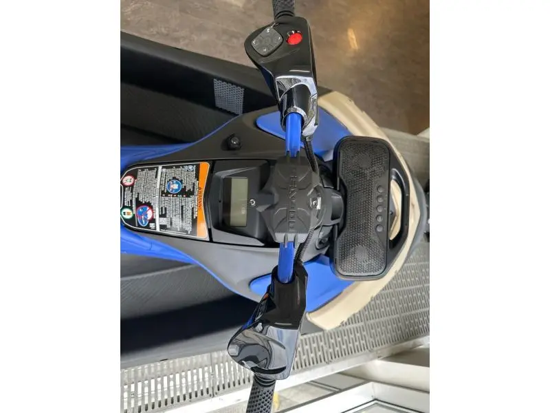 2025 Sea-Doo Spark Trixx 3P (Audio) thumbnail 5