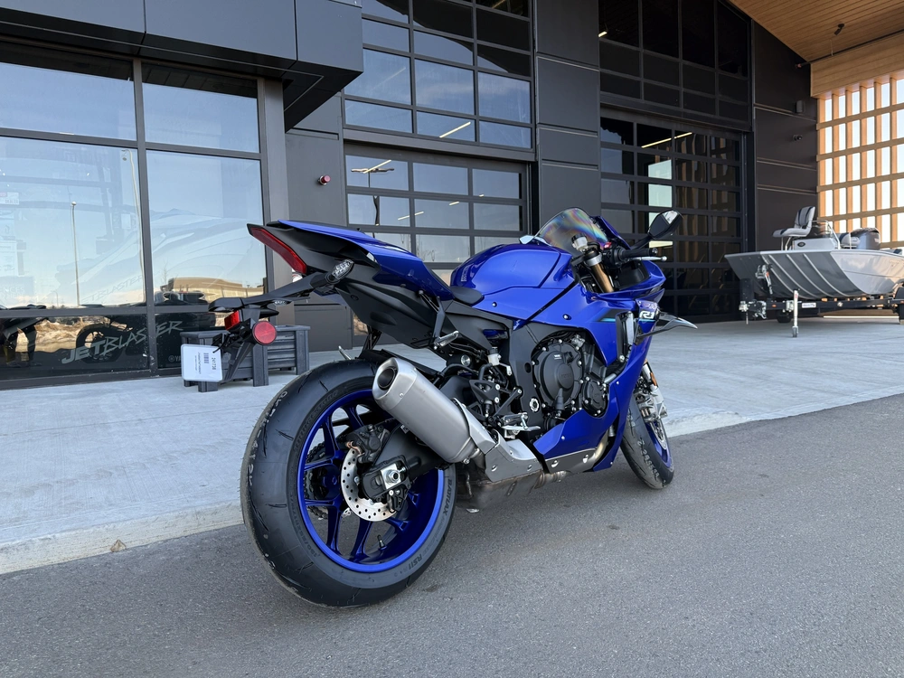 2026 Yamaha R1 alt