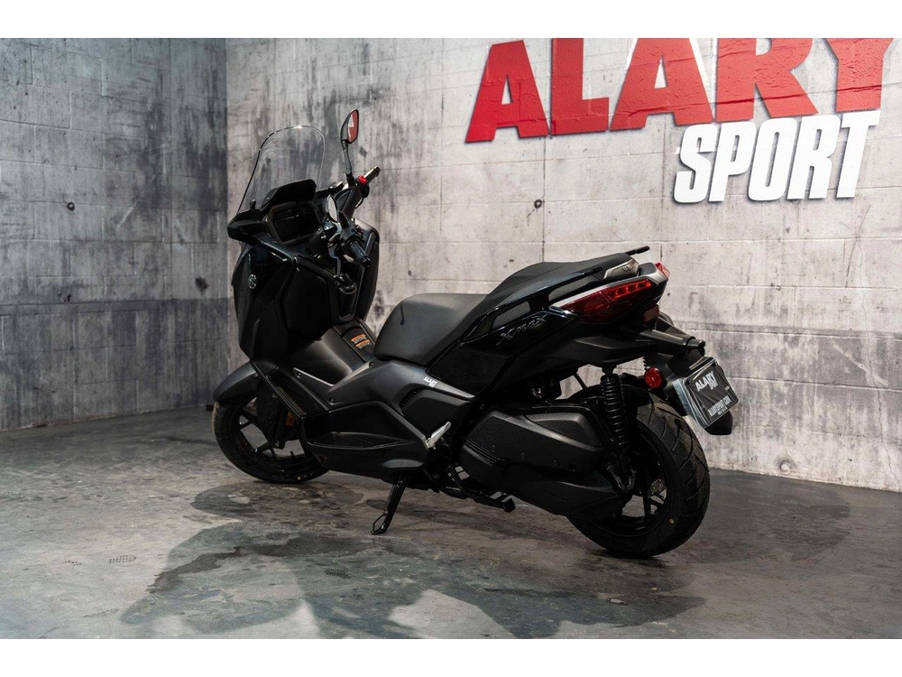 2026 Yamaha Xmax alt