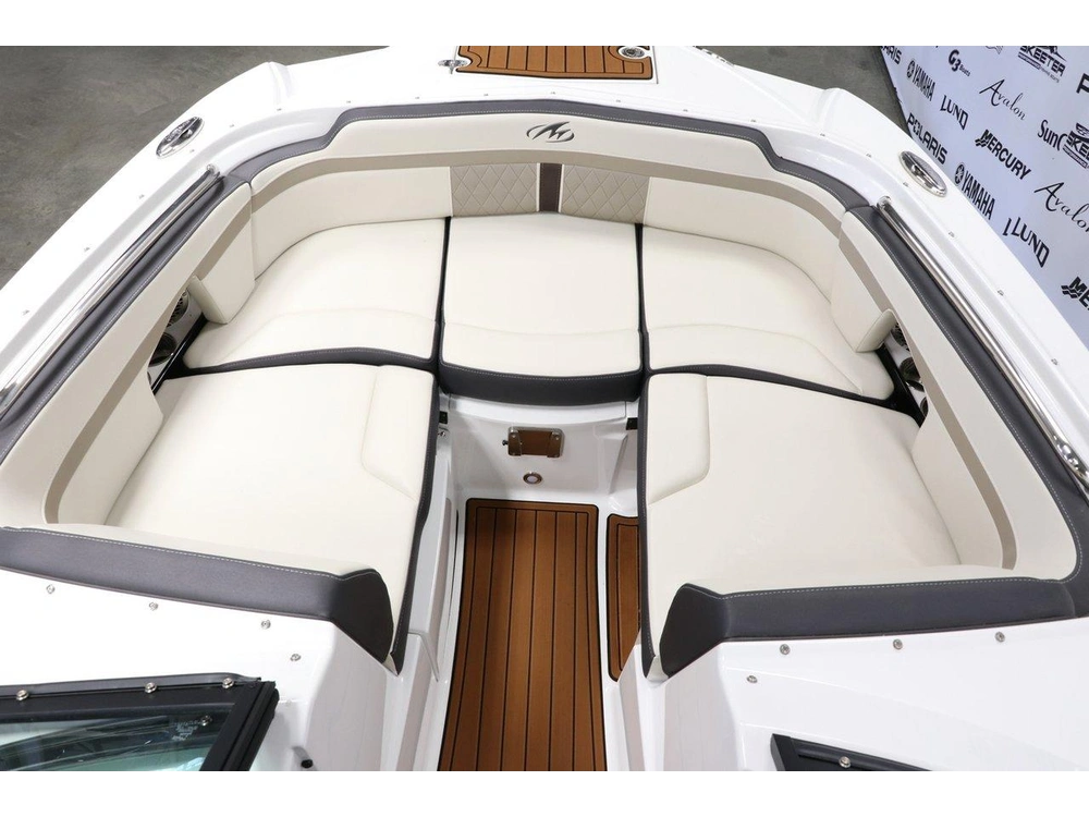 2021 Monterey Boats Monterey M4 + Mercruiser 6.2l alt