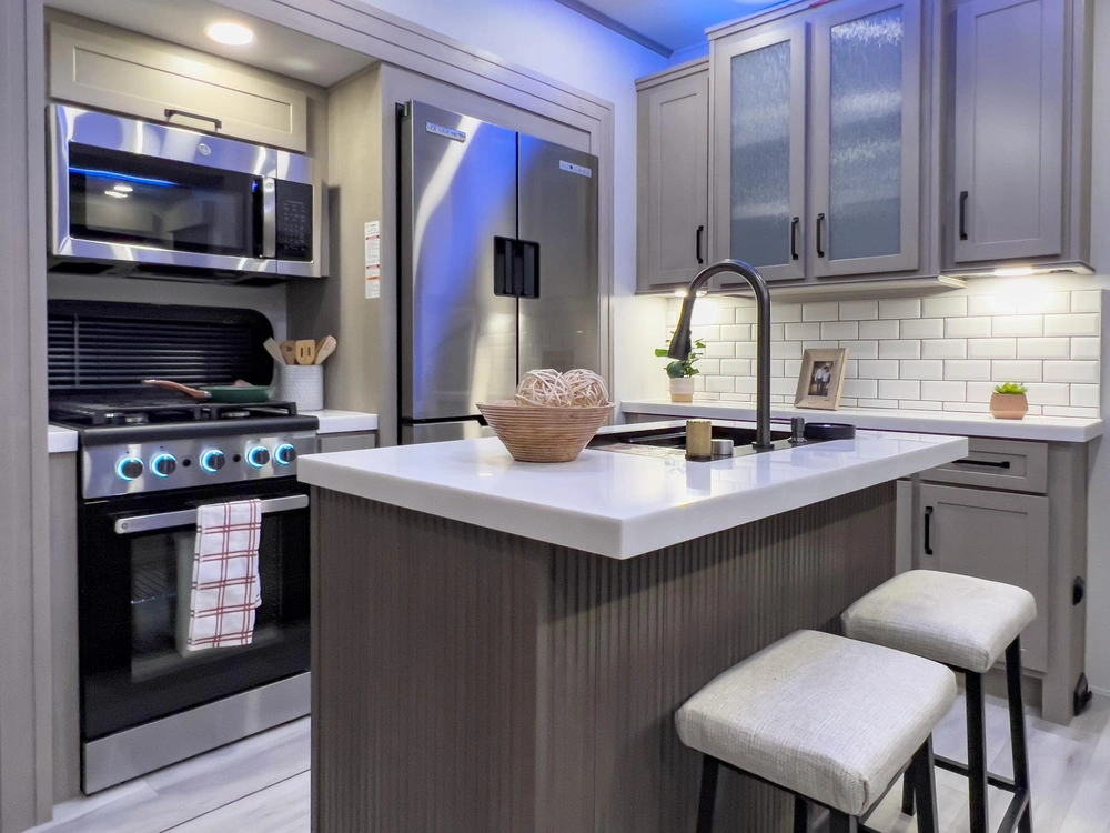 2024 Grand Design Momentum 381ms alt