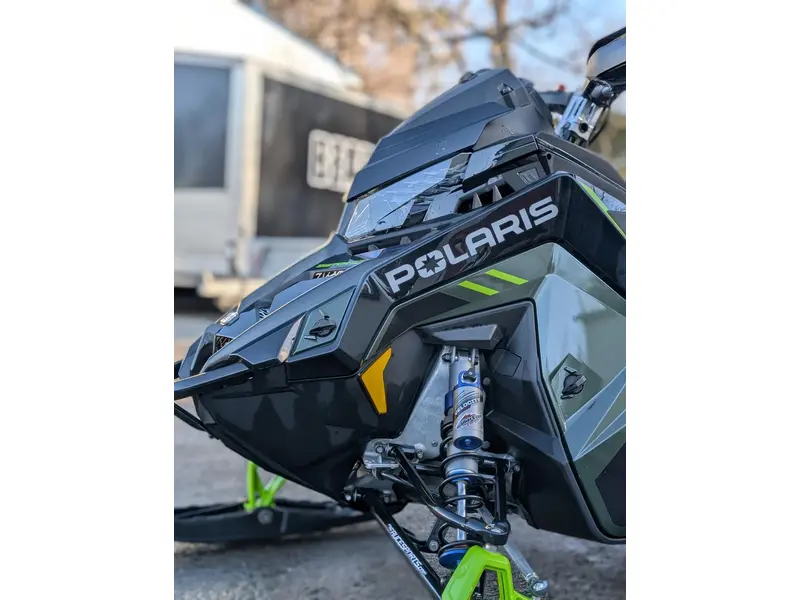 2026 Polaris SNO-26 9R SB ASSAULT 146 SWITCHBACK 900CC DÉMO AVEC CLOUS