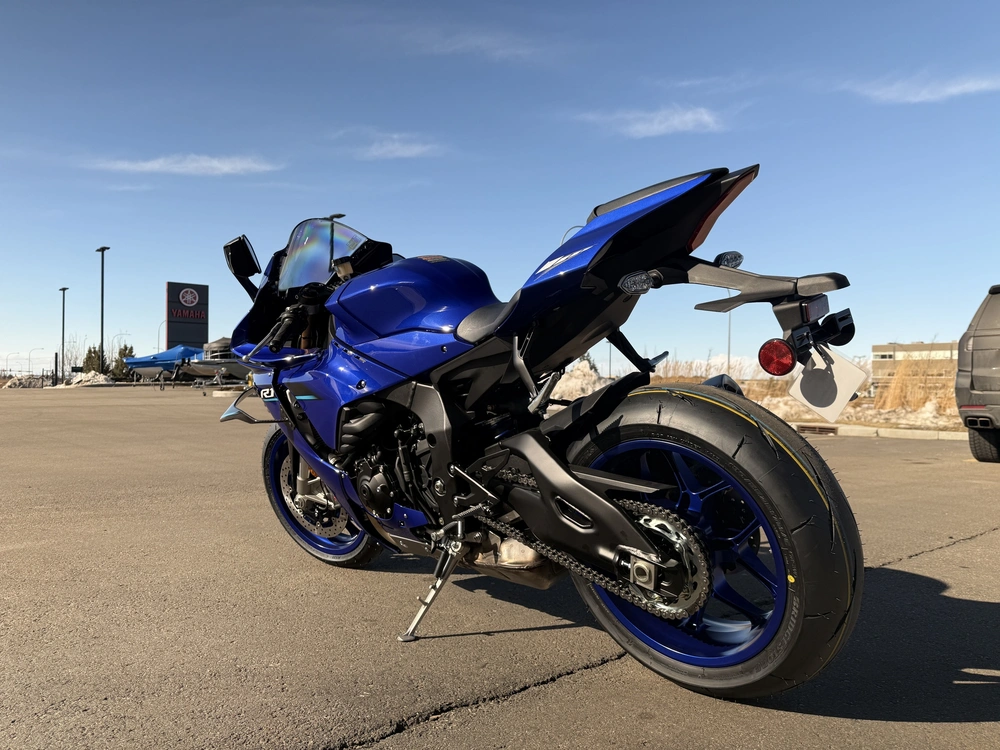 2026 Yamaha R1 alt