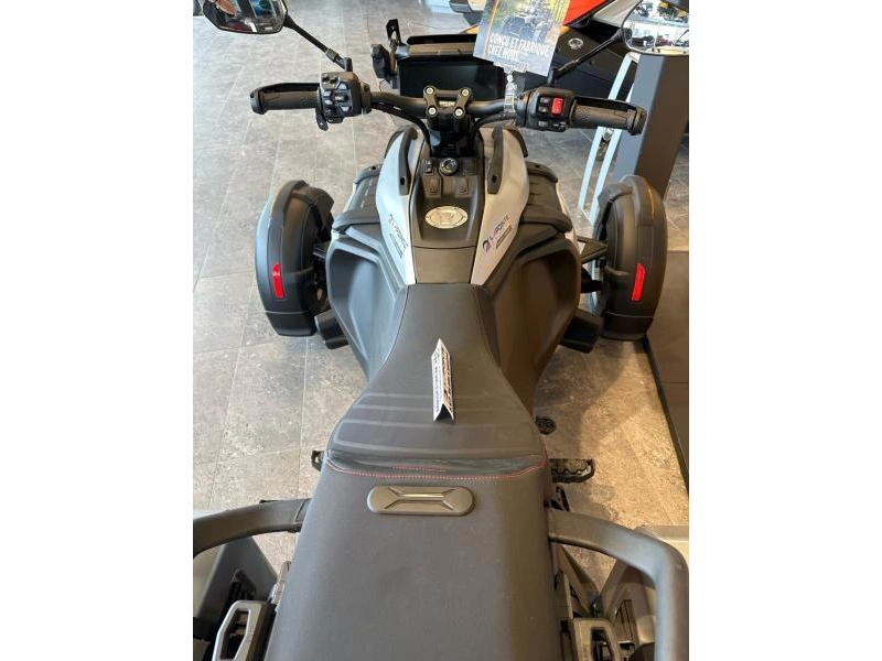 2025 Can-am Canyon Xt alt