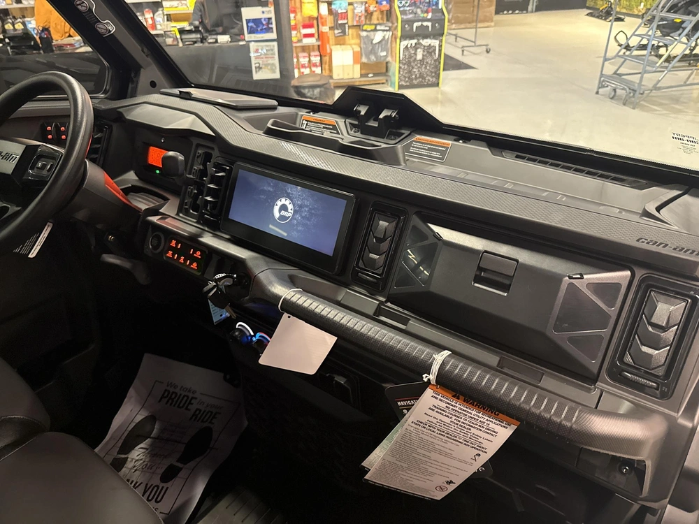 2026 Can-am Defender Midnight Package alt