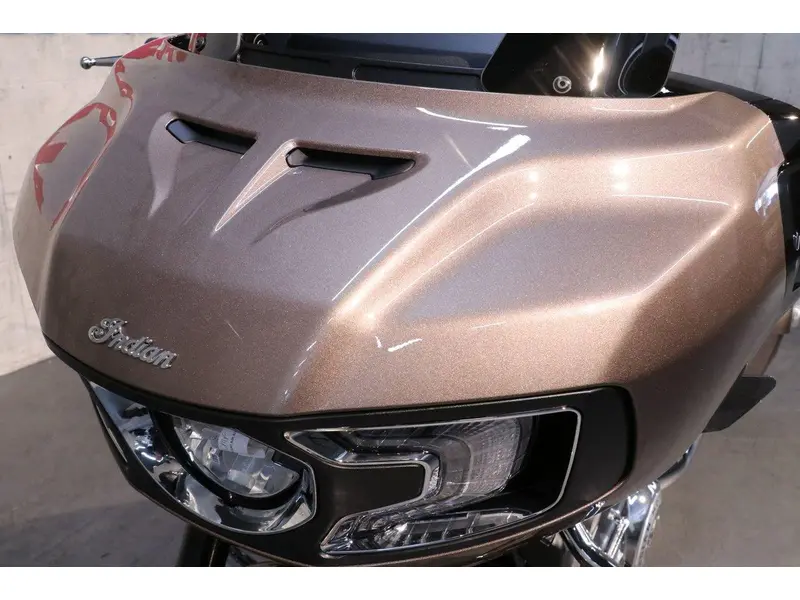 2026 Indian Motorcycle Challenger Limited + 112 & powerband audio thumbnail 14