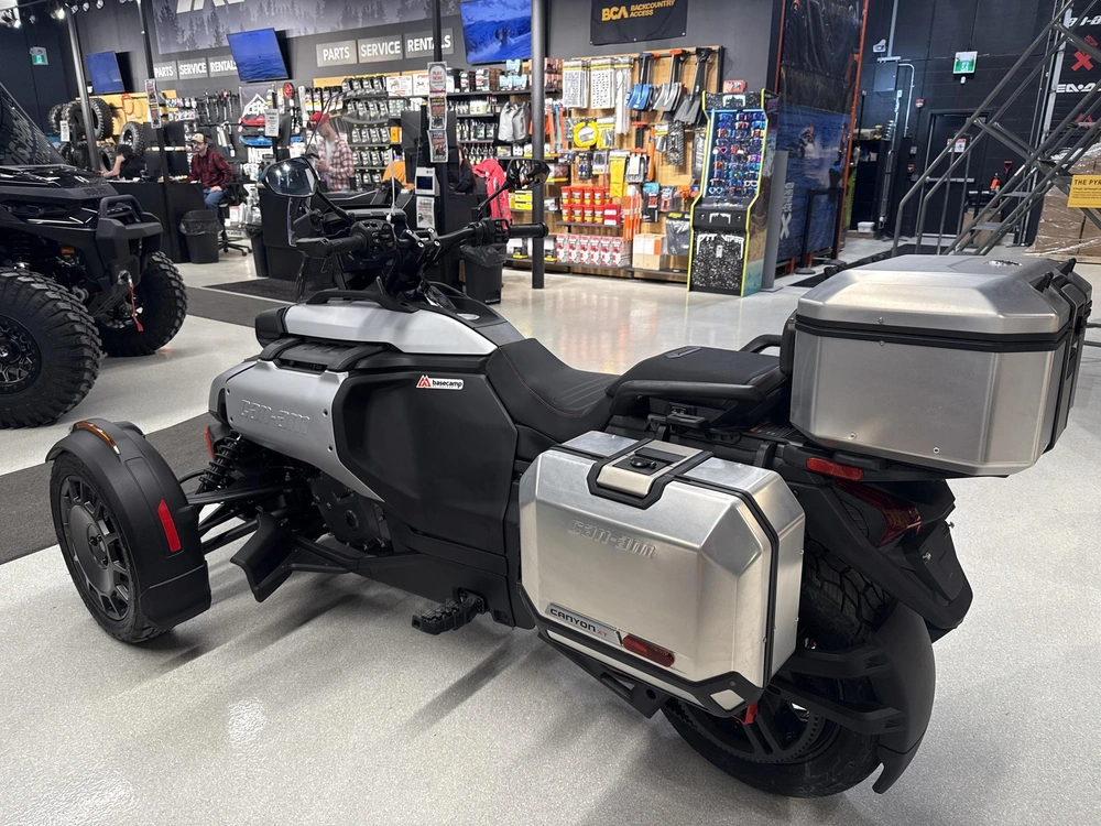 2025 Can-am J2sa alt