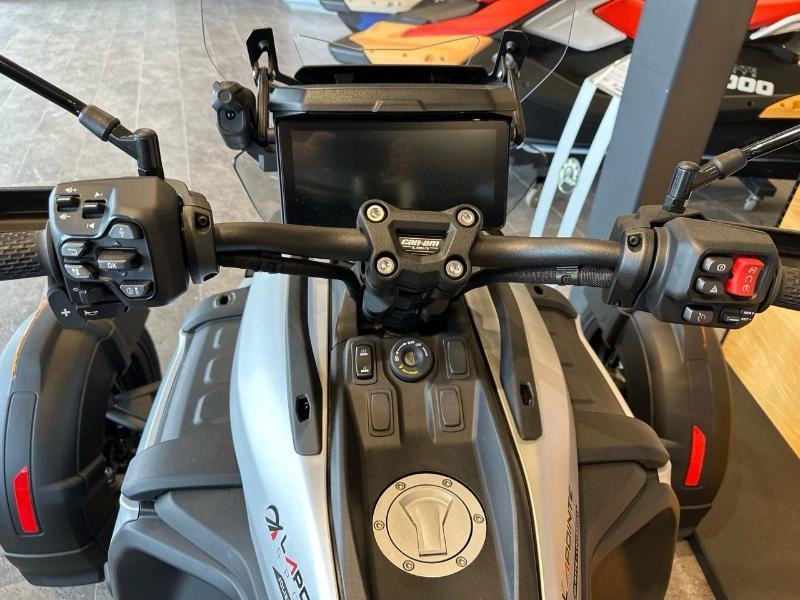 2025 Can-am Canyon Xt alt