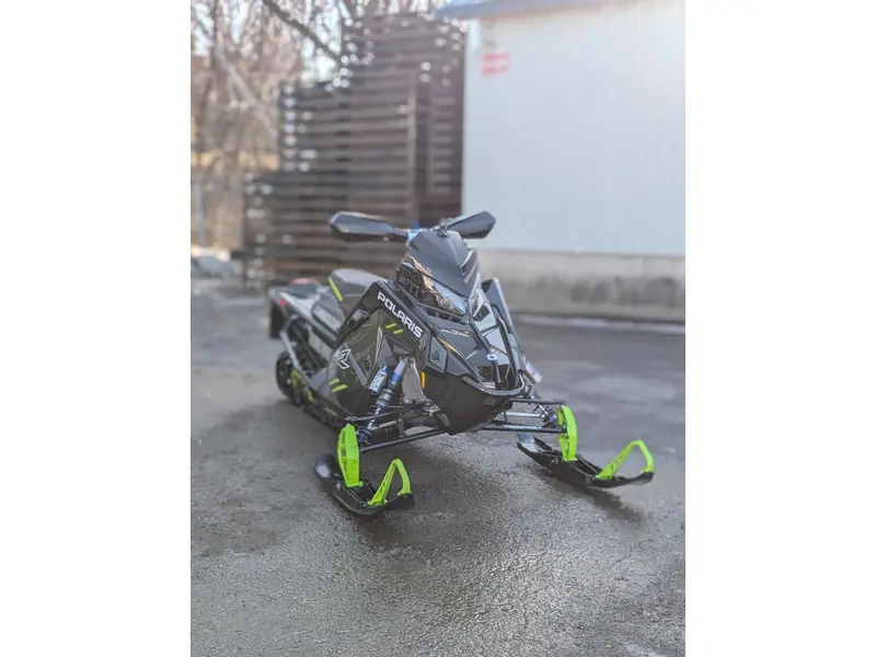 2026 Polaris SNO-26 9R SB ASSAULT 146 SWITCHBACK 900CC DÉMO AVEC CLOUS