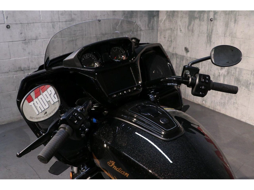 Indian Motorcycle Indian Challenger Dark Horse +112 & Powerband Audio 2026 alt