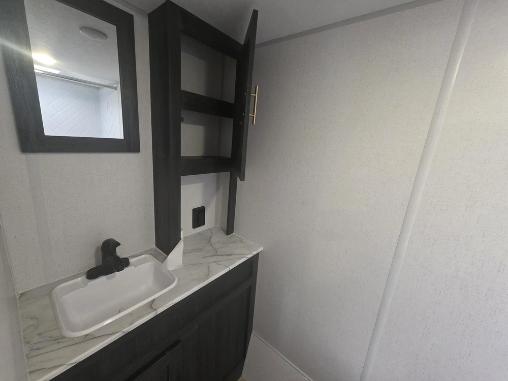 Autre Ascent Series 1660fqx 2022 alt