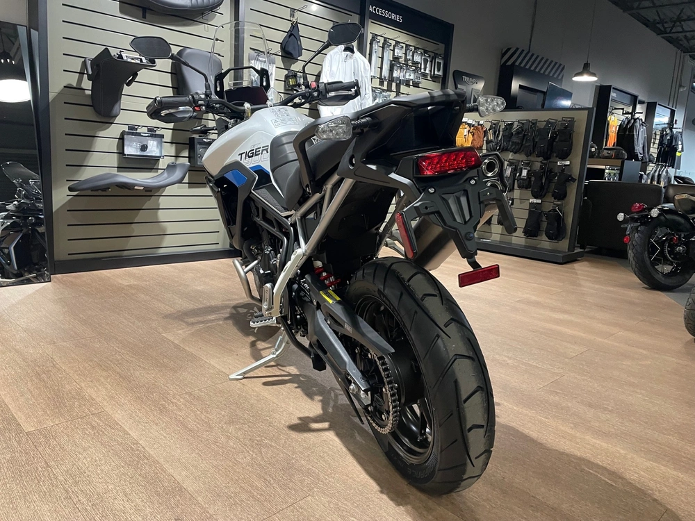 2026 Triumph Tiger 900 Alpine Edition - Snowdonia White alt