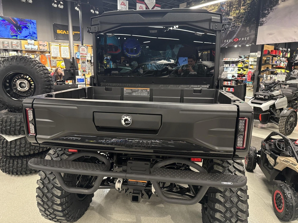 2026 Can-am Defender Midnight Package alt