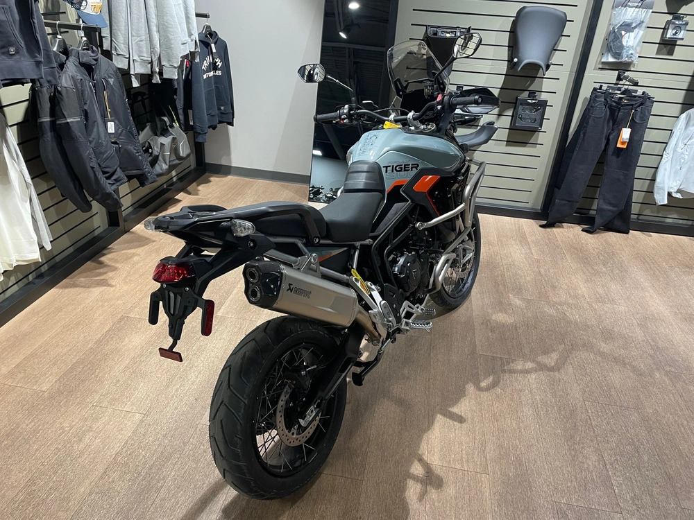 2026 Triumph Tiger 900 Desert Edition - Urban Grey alt