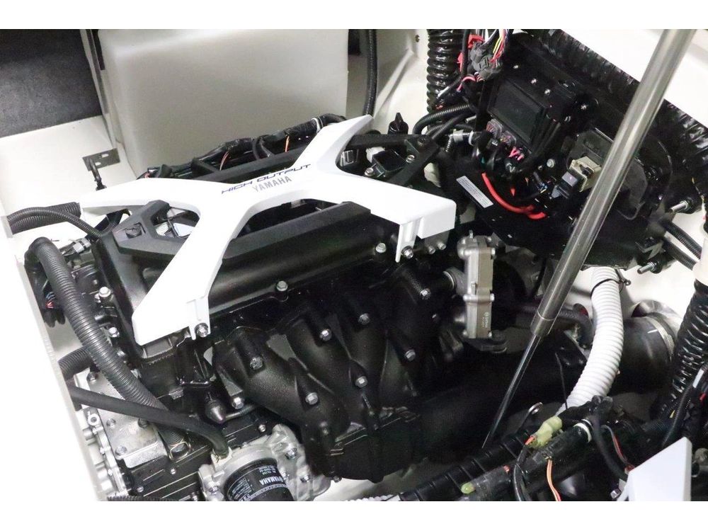 2025 Yamaha 252sd alt