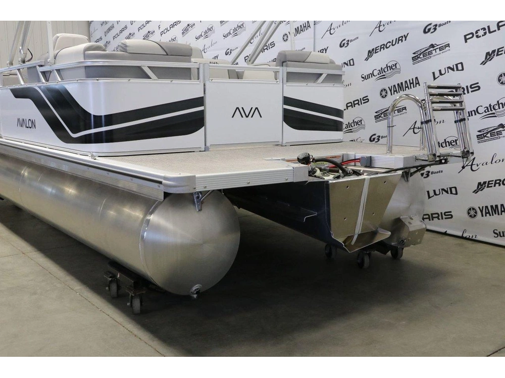 2026 Avalon Venture 2180 Quad Lounger + Yamaha 70 Hp alt
