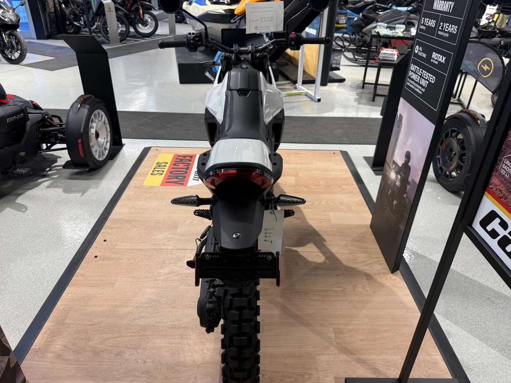 2025 Can-am 2w Origin Ev46-27 Wh 25 alt