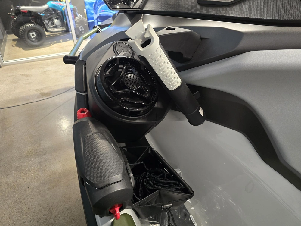 2025 Brp Fishpro Apex 300 alt