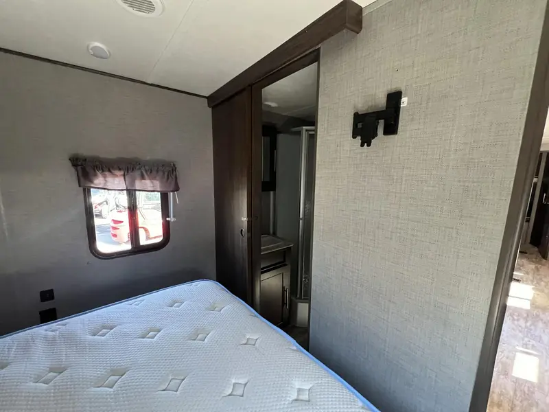2019 Crossroads RV ZINGER 330 BH **IDÉAL POUR CAMPING STATIONNAIRE** thumbnail 16
