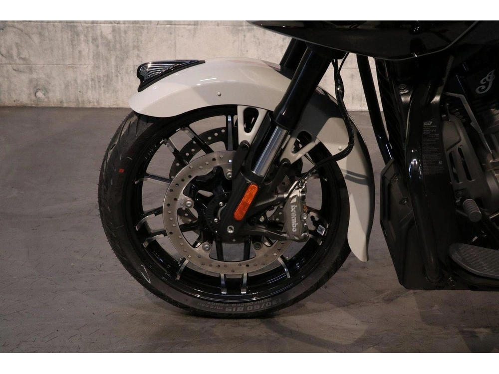 Indian Motorcycle Indian Challenger Dark Horse +112 & Powerband Audio 2026 alt