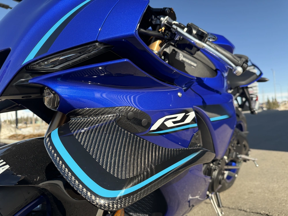 2026 Yamaha R1 alt