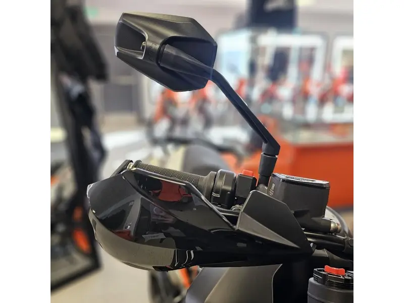 2024 KTM 890 SMT thumbnail 10