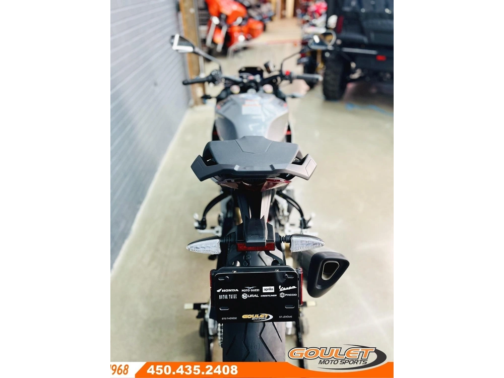 2023 Aprilia Tuono V4 1100 Tarmac Grey alt