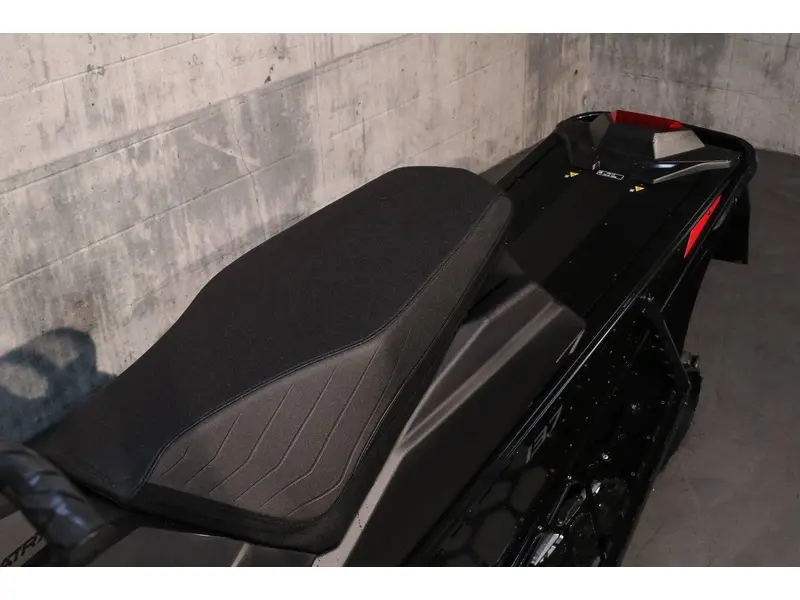 2025 Polaris 650 INDY VR1 DYNAMIX 137 thumbnail 5