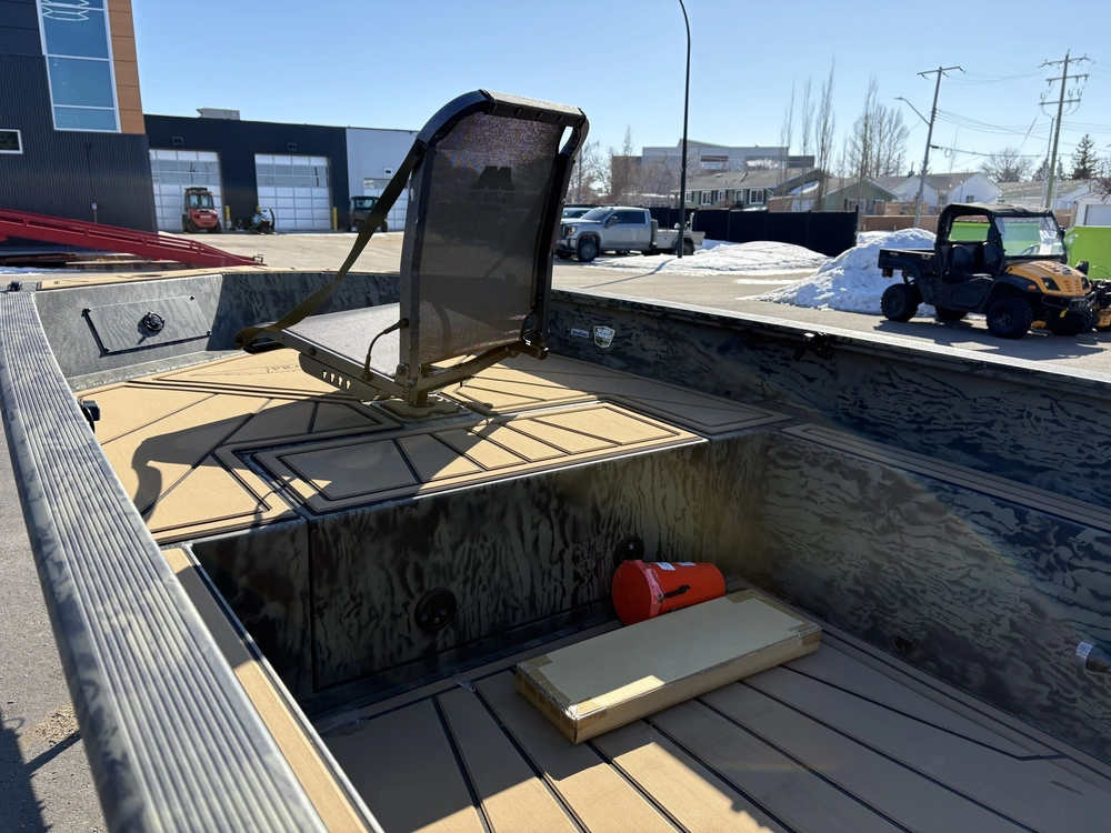 2026 Tracker 1650t Duckboat 40 Tiller 40rlhpt 4s Efi alt